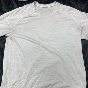 White lululemon t shirt size medium